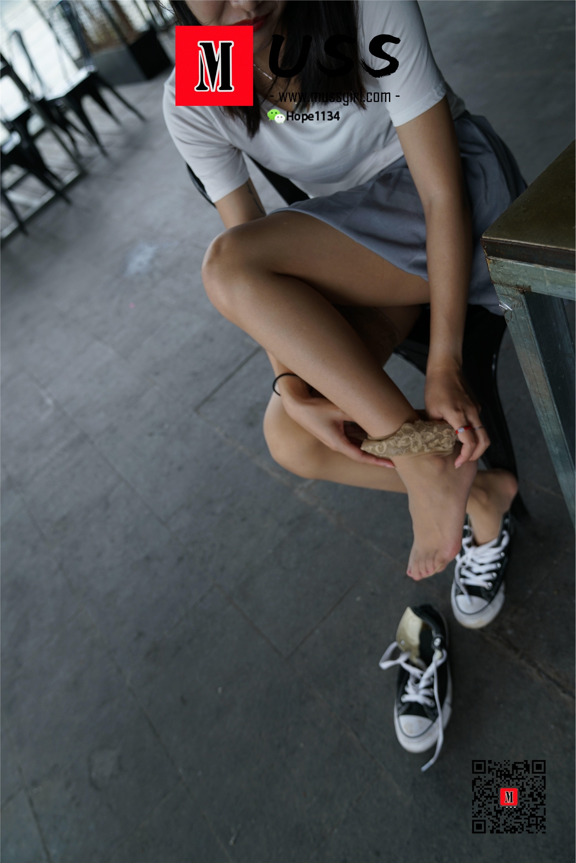 MussGirl慕丝女郎 NO.010 陈老师长筒蕾丝与少女裙搭配的清纯性感